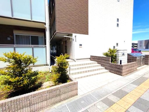 クレイノミオラコートのエントランス