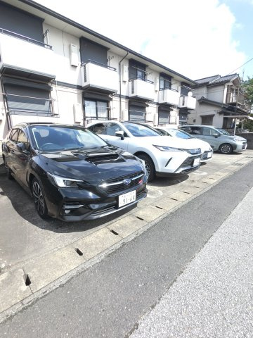 ルミエール末広の駐車場