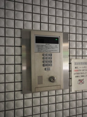 落ち着いたエントランスです