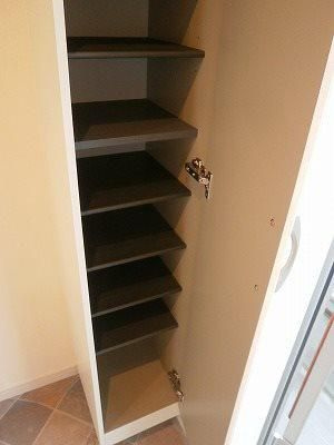 キャメル草加住吉Aの玄関