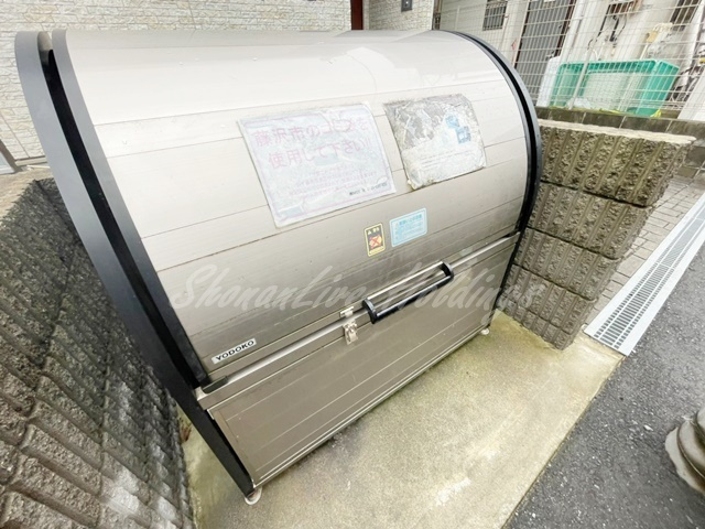 藤沢市辻堂元町３丁目のアパートのその他共用部分|忙しい朝に嬉しい敷地内ゴミ置き場♪