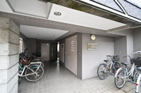 清潔なエントランスです