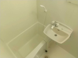 コンパクトで使いやすいお風呂です
