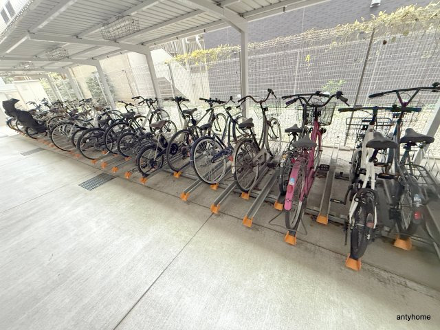 プレサンス京町堀ノース 仲介手数料無料の駐車場
