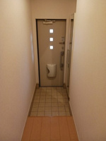 毎日通る玄関はこちらです