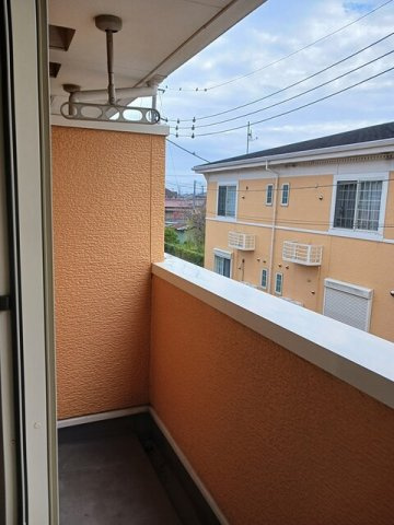 外からの目が気にならないバルコニーで洗濯物が干せます