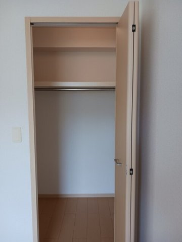 たっぷりとした収納スペースです
