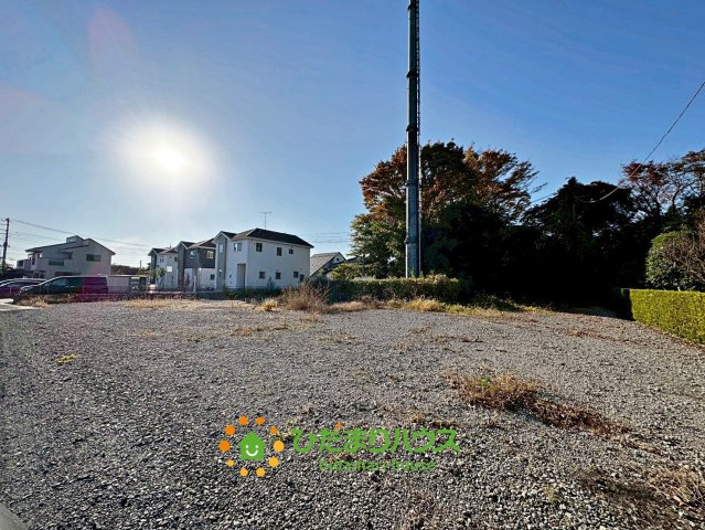 加須市大室　中古一戸建ての前面道路含む現地写真