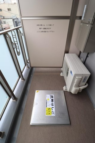 La neige 中山下のバルコニー