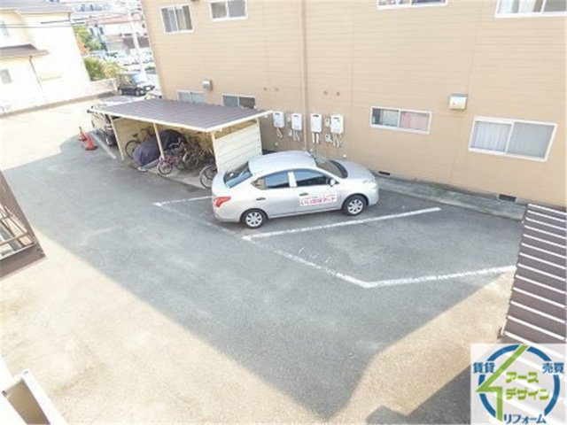 中尾弐番館Ｂ棟の駐車場
