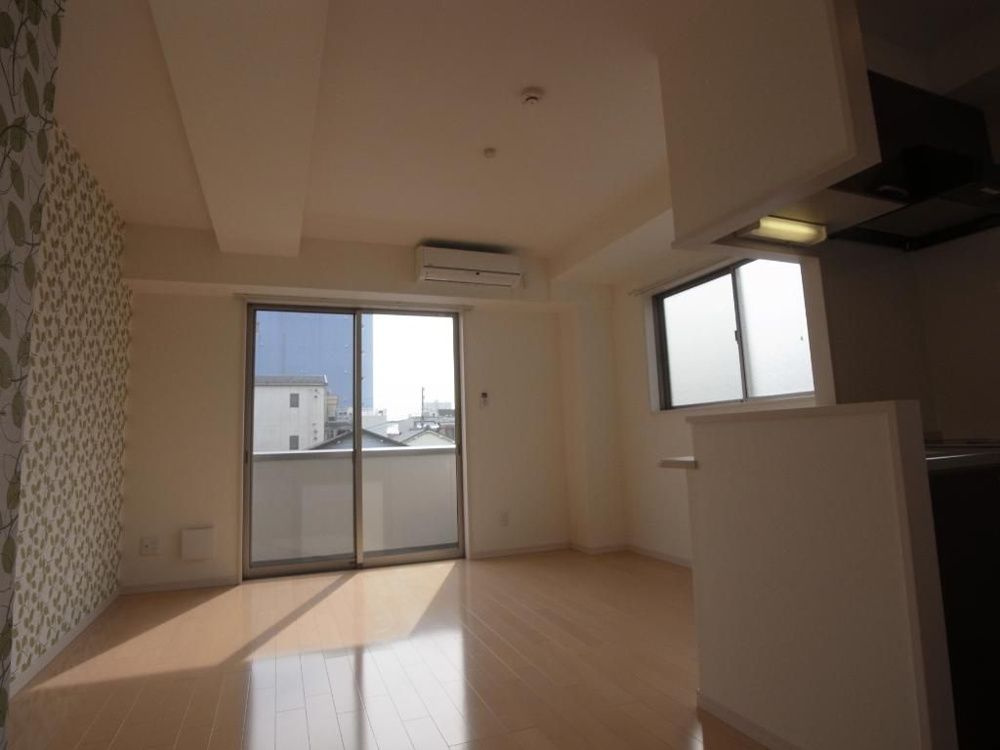 メゾン　ド　ソレイユの居間・リビング