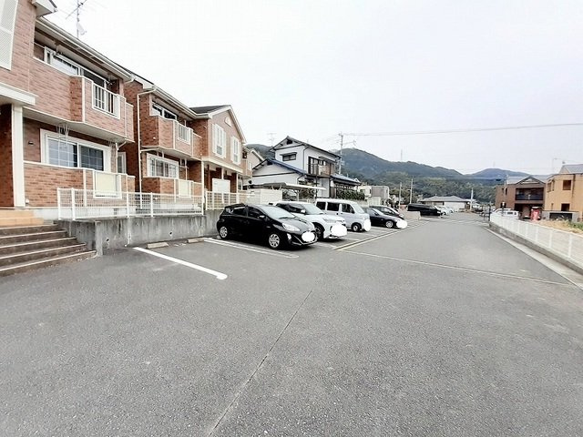 【駐車場】 | ジュネス馬場Ａ | 駐車場があります