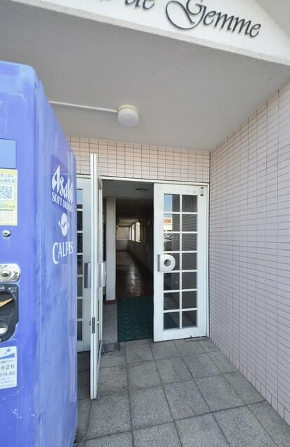 大和市柳橋２丁目の賃貸マンションのエントランス