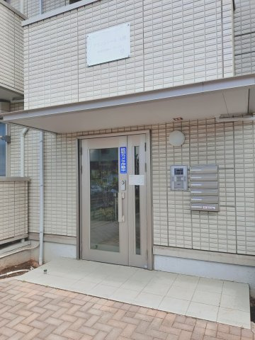 【セキュリティ】 | ブランシュールA | オートロック付きエントランスです