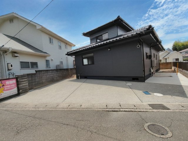 垢田町2丁目　リフォーム済物件の外観|駐車場も２～３台可能ですよ。