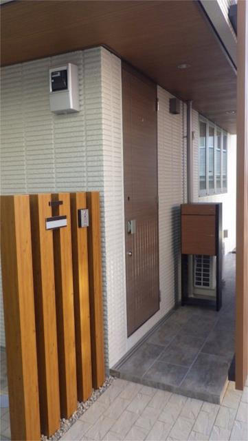 狛江市東和泉４丁目の賃貸マンションのエントランス