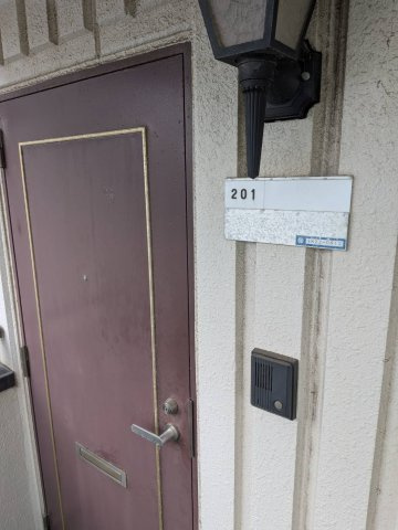 ファミールSの玄関