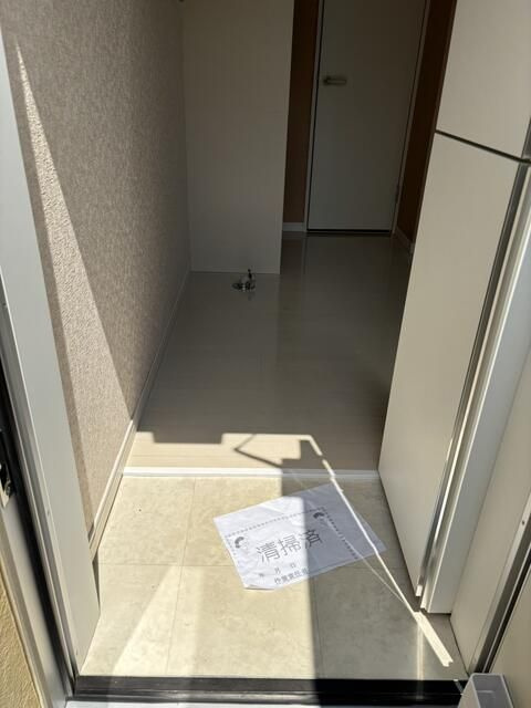 横浜市磯子区丸山１丁目のアパートの玄関