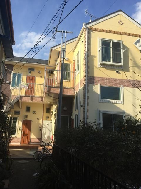 横浜市磯子区丸山１丁目のアパートの外観
