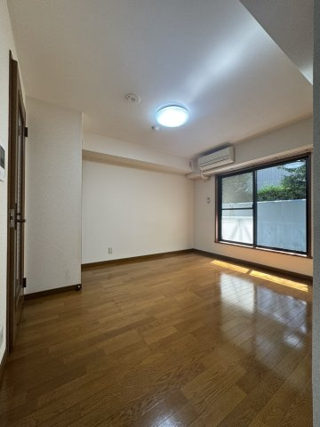 アルカディアⅠの居間・リビング|★フローリングの明るい角部屋です★