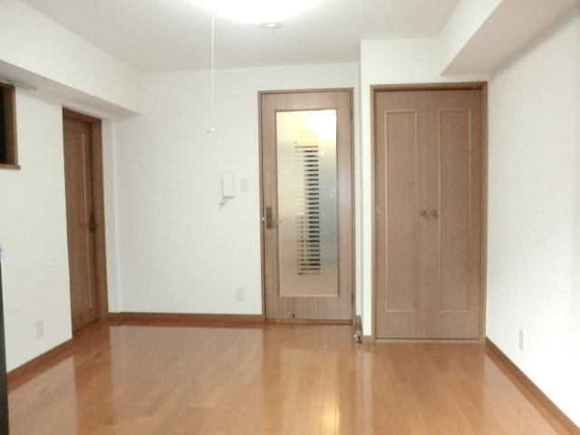 アルカディアⅠの寝室|★フローリングの明るい角部屋です★