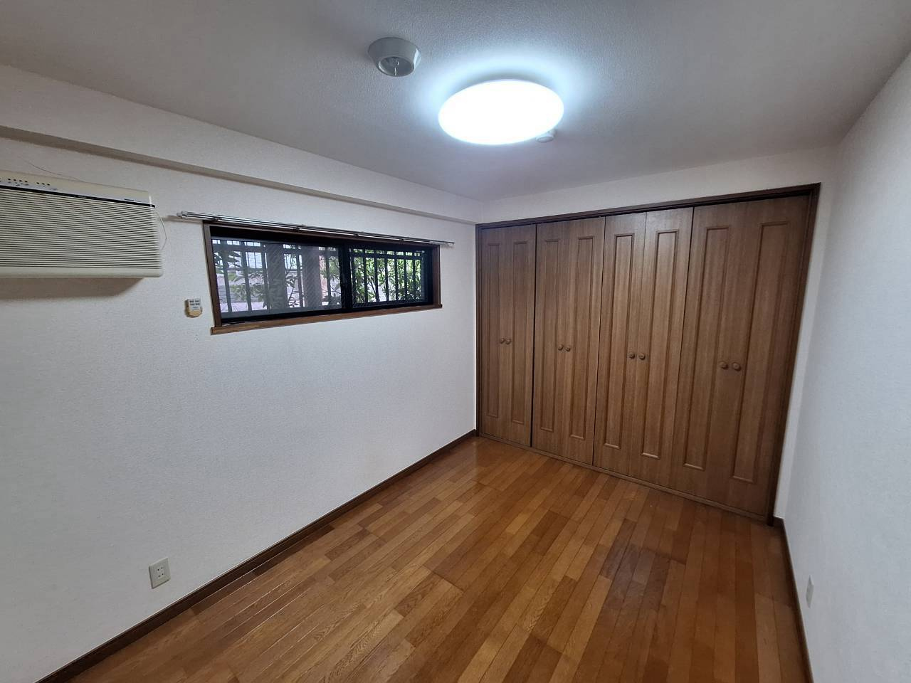 アルカディアⅠの寝室|★フローリングの明るい角部屋です★