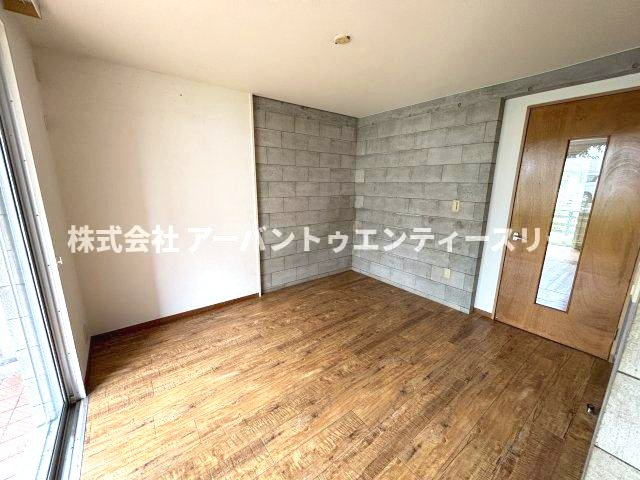 エルムコートの洋室