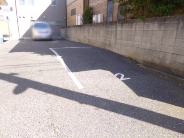 フラット南大野の駐車場