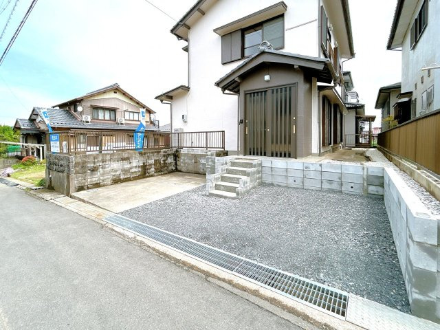 リフォーム中古戸建　各務原市鵜沼丸子町2丁目　昭和55年築の駐車場