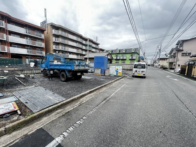 新築　前橋市朝倉町1区画の前面道路含む現地写真|現地写真　南側接道幅員約8.0ｍ