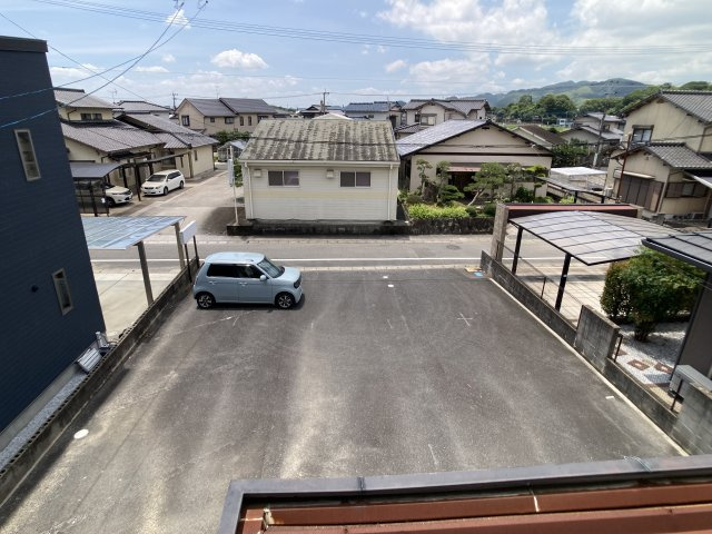植木貸事務所の駐車場