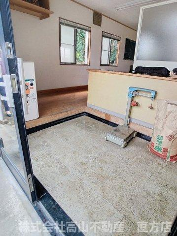 小竹町新山﨑事務所の玄関