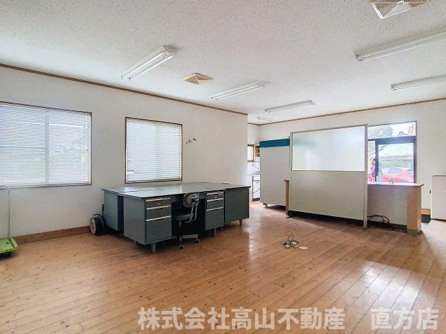 小竹町新山﨑事務所の居間・リビング
