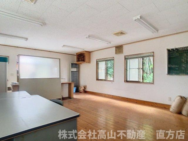 小竹町新山﨑事務所の居間・リビング