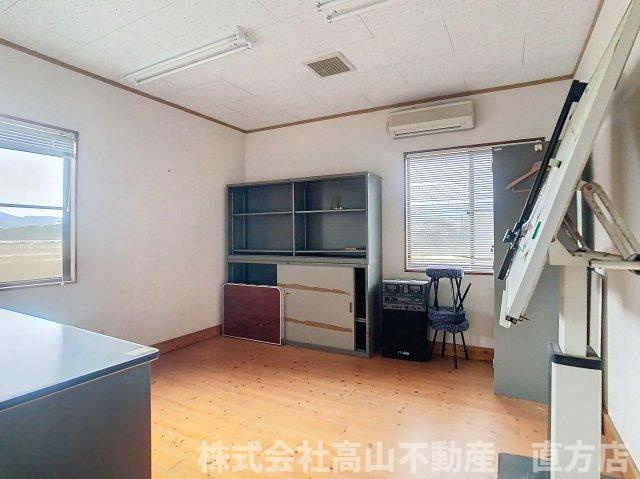 小竹町新山﨑事務所の洋室