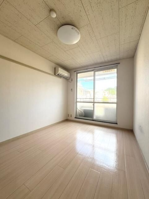 横浜市戸塚区上倉田町のアパートの居間・リビング