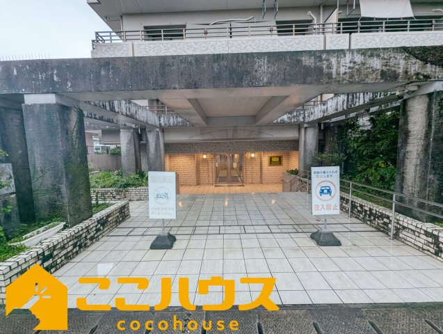 ライオンズヒルズ具志|エントランス入り口