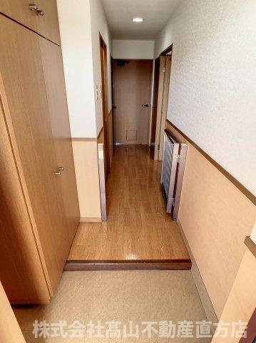 ミレニアム須崎の玄関