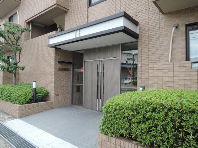 クレアメゾン氷室のエントランス