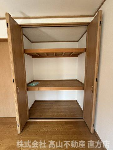 直方市大字感田のアパートの収納
