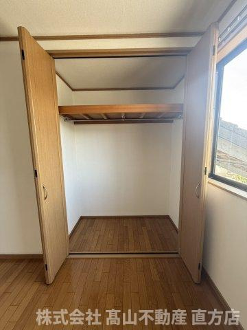直方市大字感田のアパートの収納
