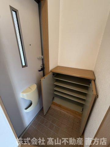 直方市大字感田のアパートの収納