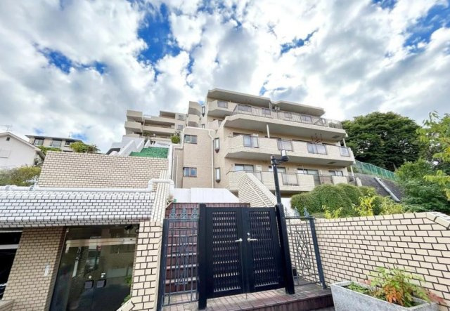 山手ガーデンハイツの外観