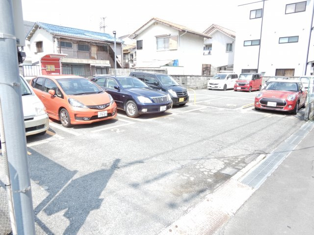 メラレンタルハウス4の駐車場