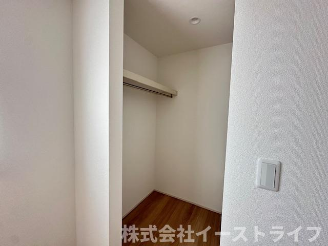 【新築戸建】　いわき市泉もえぎ台3期の収納|1号棟写真　各居室にクローゼットが完備されているので、収納家具等の購入費用を抑えることが出来ます。