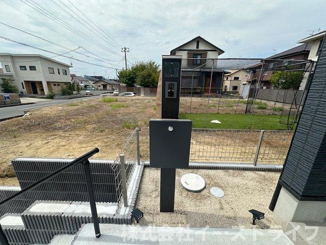 【新築戸建】　いわき市泉もえぎ台3期のセキュリティ|1号棟写真　TVモニター付きインターフォンを使う大きなメリットは、カメラが付いていることによる防犯性の高さです。