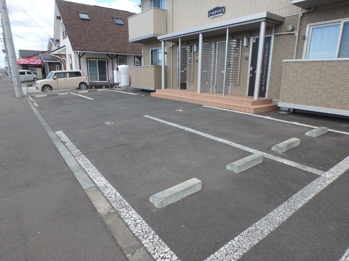 ノースサイド　Ａの駐車場