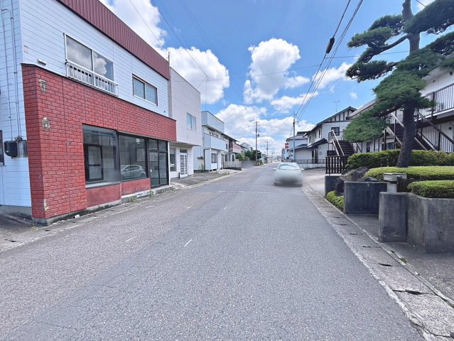 【建築条件なし売地】郡山市安積町13期　安積第三小・安積第二中の前面道路含む現地写真|前面道路　南側幅員7ｍ