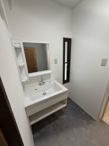 和歌山市田尻・中古戸建・114372の洗面所