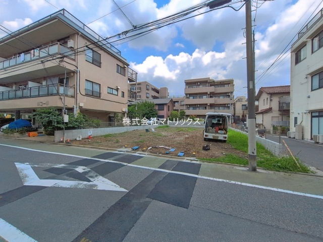 板橋区東新町2丁目　ZEH水準　車庫付住宅の前面道路含む現地写真
